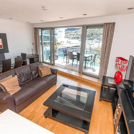 Britain In The Sun At Luxurious Ocean Village Gibraltár